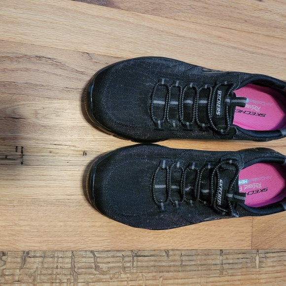 Skechers walking shoes - Picture 3 of 8